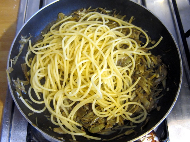 Add the spaghetti and mix