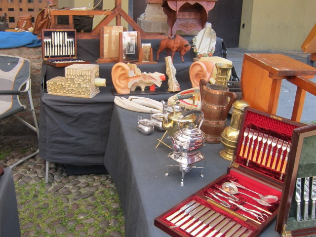 Vintage British silverware and doctor's office exhibits  at this booth. Strange combination.