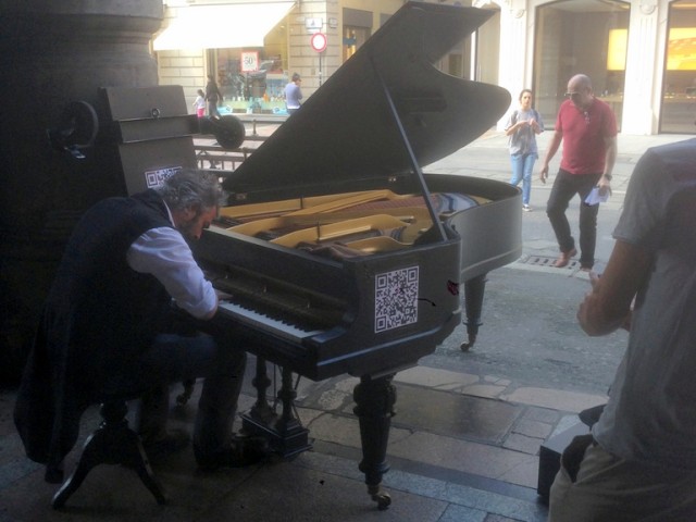 Piano man near piazza Maggiore