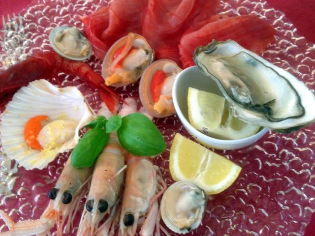 The raw fish and shellfish