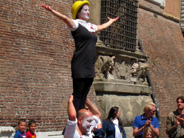 Mime dancers - cute