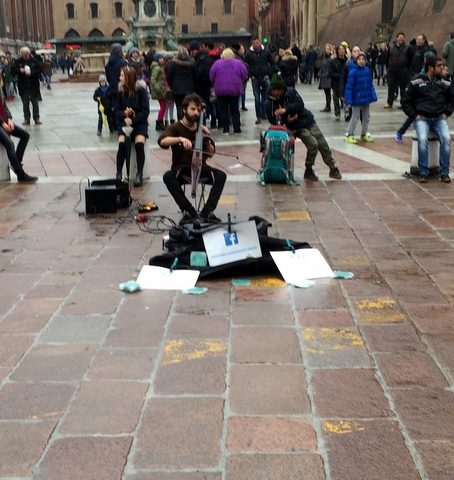 Electric cello one day near the fountain of Neptune