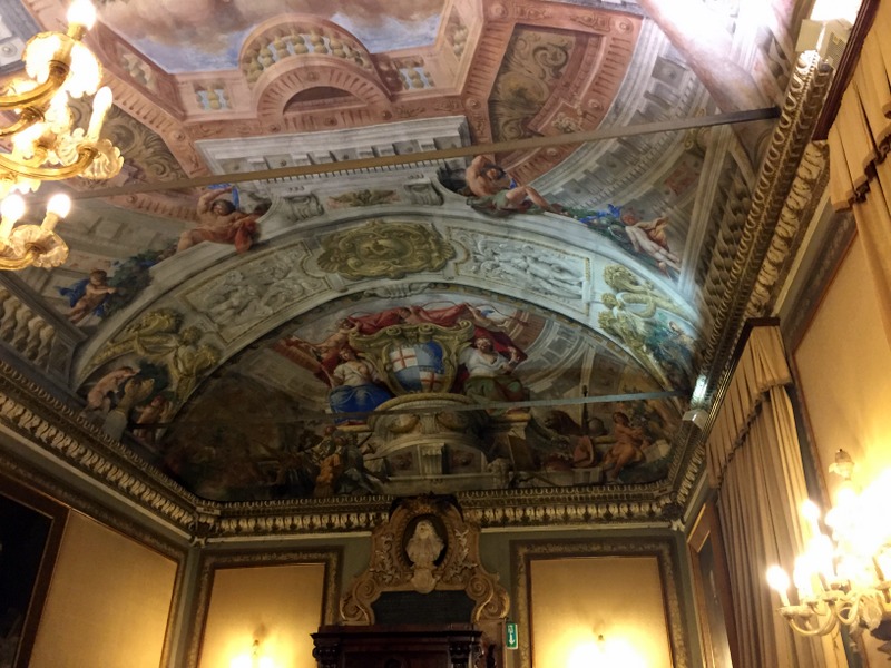 Detail of the ceiling of the same room (detagglio del soffito della stessa sala) 